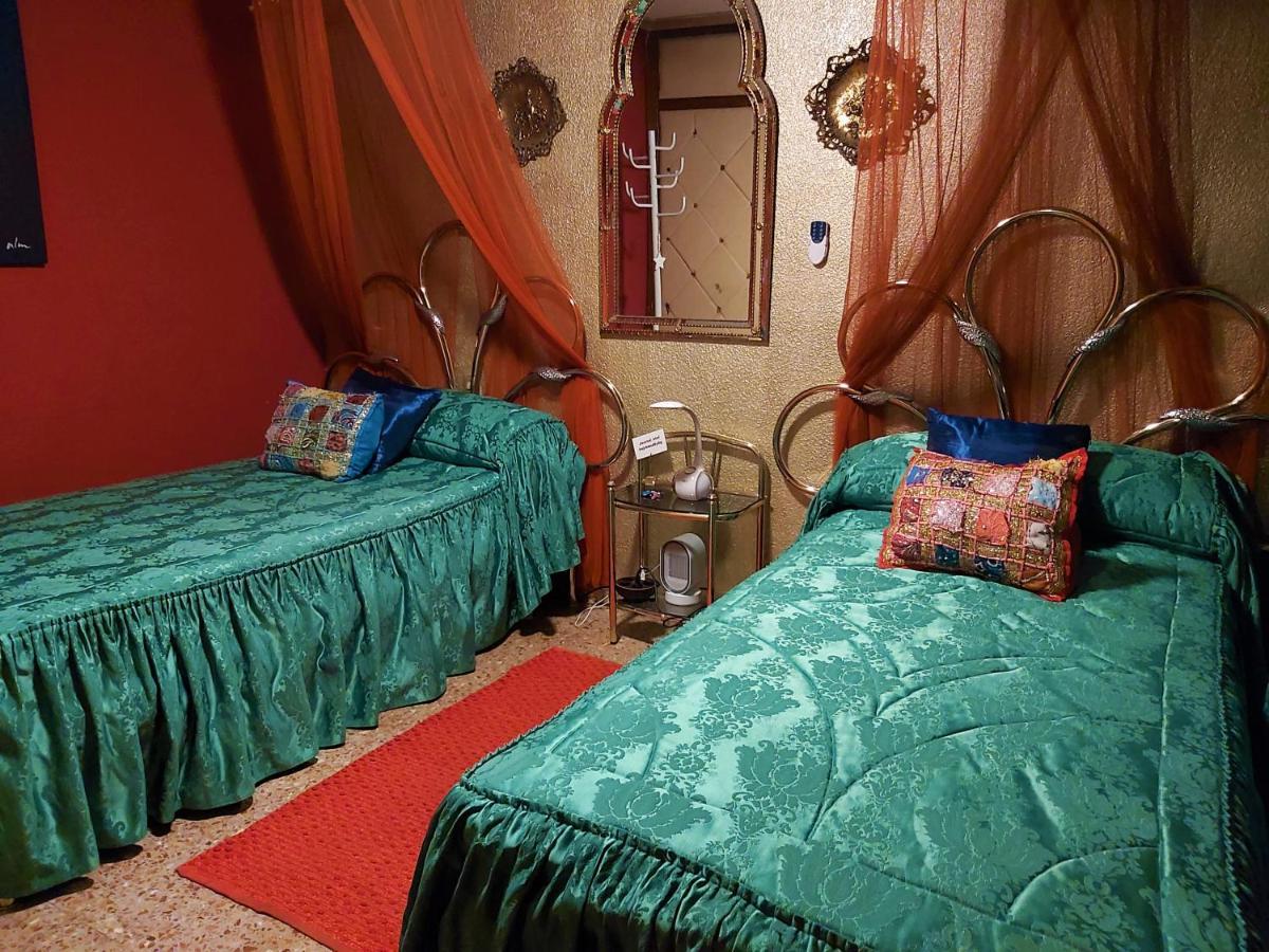 Alicante Room And Gayfriendly ภายนอก รูปภาพ